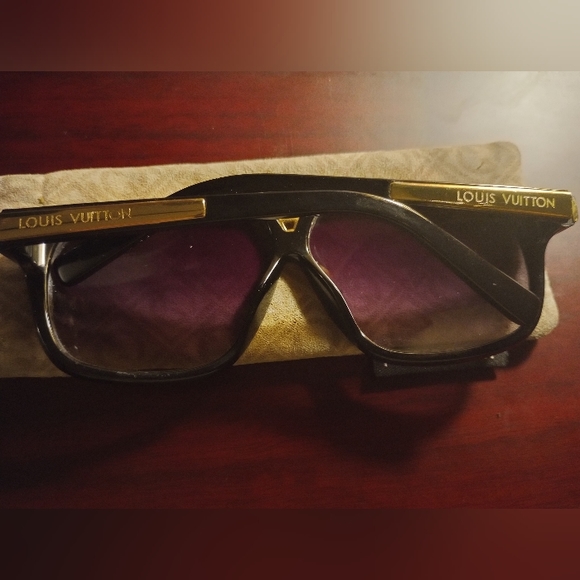 Louis Vuitton EvidenceBlack Sunglasses - Picture 4 of 7